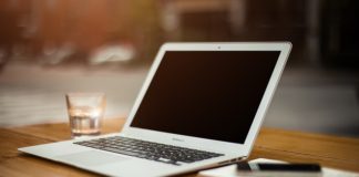 Bezprzewodowy laptop