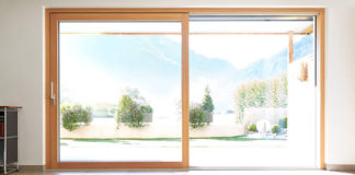 Okna przesuwne - plastikowe czy drewniane?