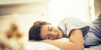 W jaki sposób melatonina pomaga zasnąć