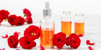 Woda różana na twarz