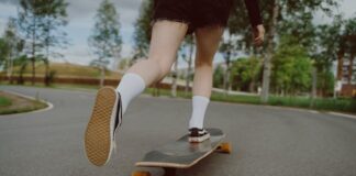 Jakie narzędzia i zasoby są dostępne dla osób chcących rozwijać swoje umiejętności techniczne?