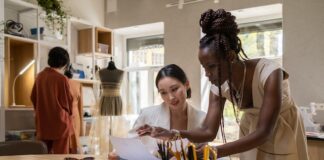 Jak wykorzystać social media do budowania pozytywnego wizerunku zawodowego?