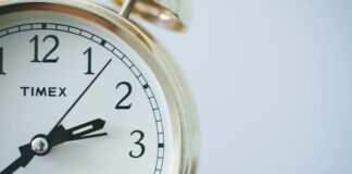 Jak radzić sobie z przerywaniami w pracy i utrzymać koncentrację na celach?