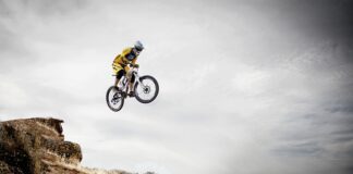 Co powoduje jazda na sprzęgle?