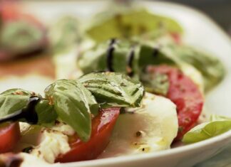 Czy ocet zniszczy drzewo?