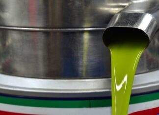 Czy da się odwirować miód bez miodarki? Czy da się odwirować miód bez miodarki?